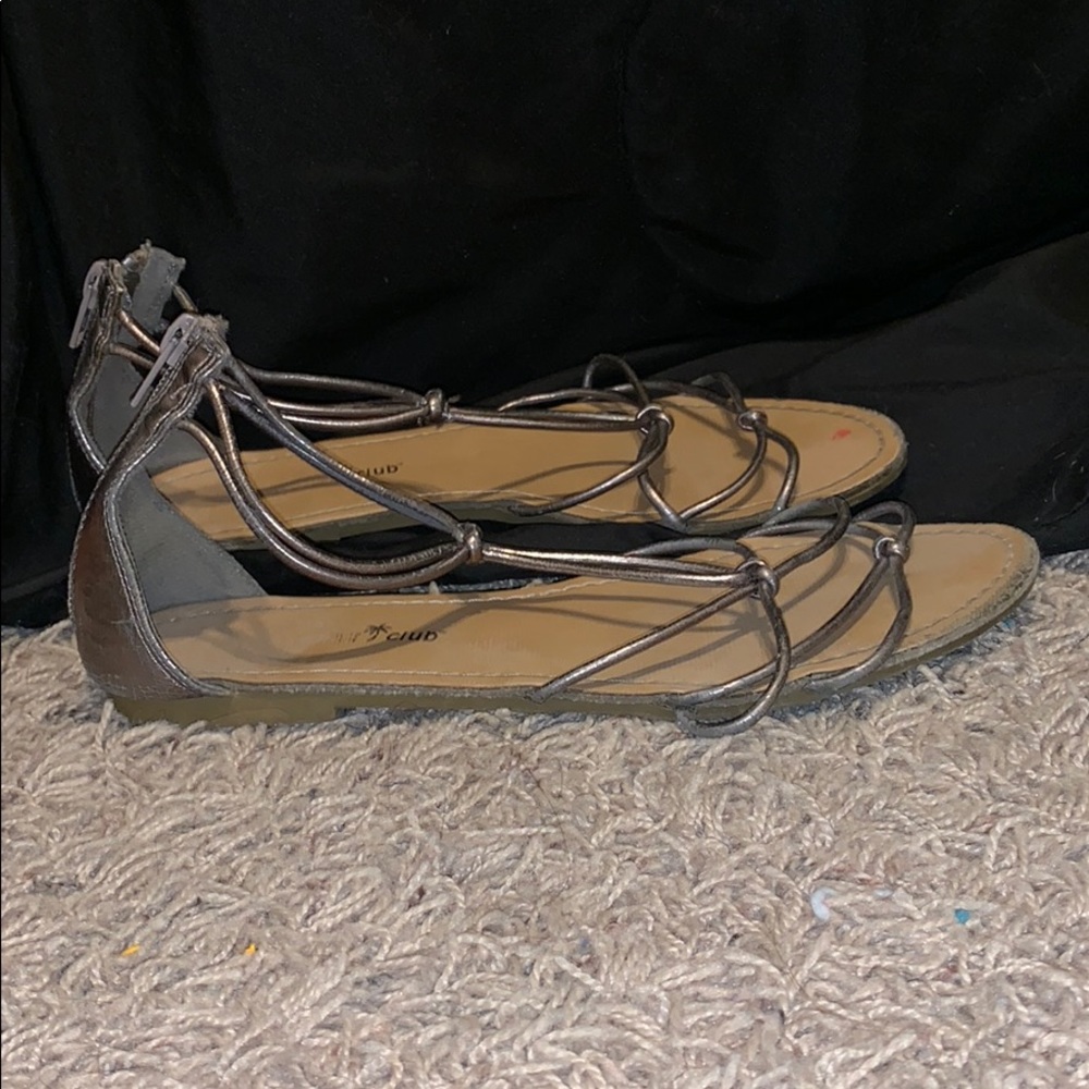 Sandals - Picture 2 of 3